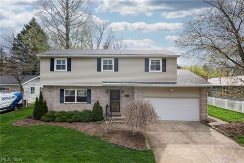 215 Grayling Drive, Fairlawn, OH, 44333 | Card Image