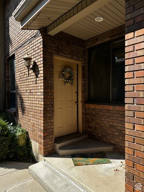 8722-8722 S Oakwood Park Cir, Sandy, UT, 84094-1800 | Card Image