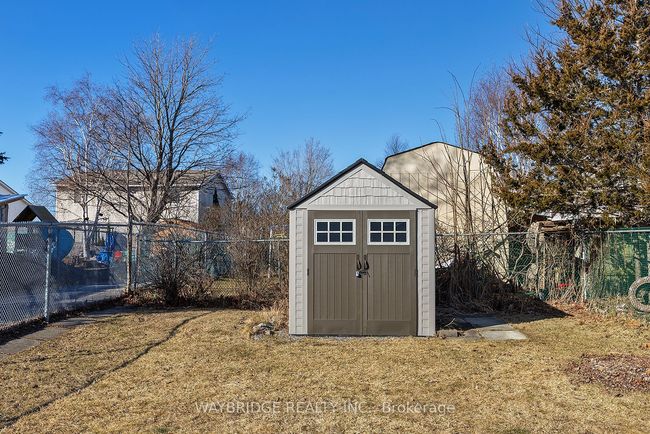 24 Mckeown Cres, House attached with 3 bedrooms, 2 bathrooms and 4 parking in Amherstview ON | Image 10
