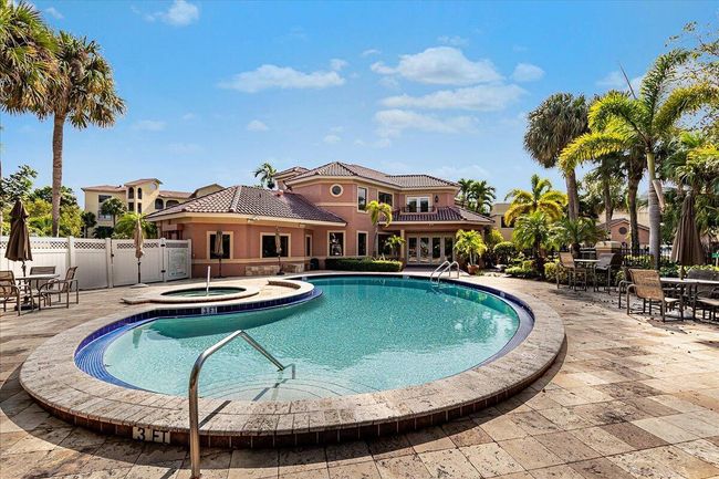 41 Uno Lago Dr, Condo with 2 bedrooms, 3 bathrooms and null parking in Juno Beach FL | Image 4