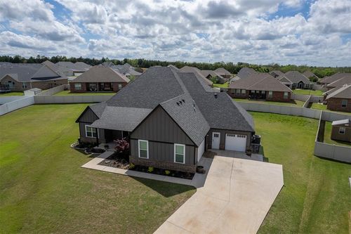 2704 Woodlawn Ct, Shawnee, OK, 74804-8402 | Card Image