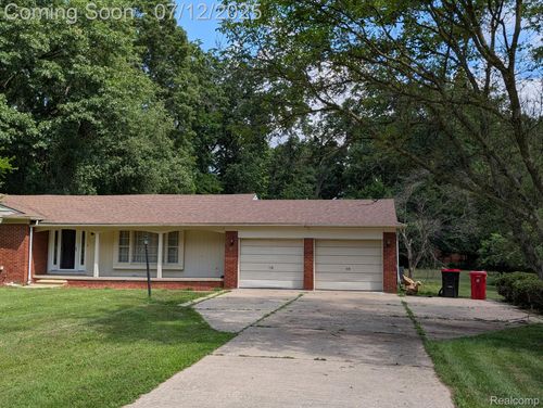 22048 Rougewood Dr, Southfield, MI, 48033-5970 | Card Image
