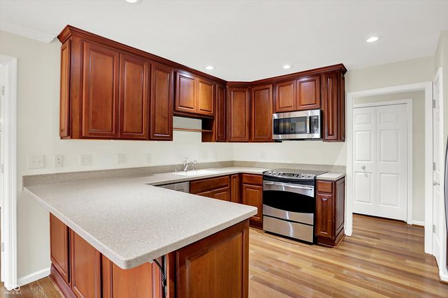 Breakfast bar area | Image 21