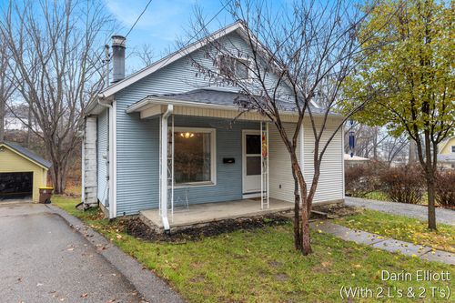 240 Yeomans St, Ionia, MI, 48846-1916 | Card Image