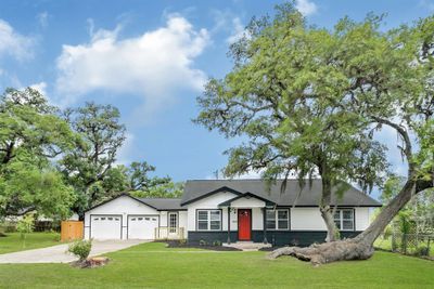 549 E New York Street, House other with 3 bedrooms, 3 bathrooms and null parking in Brazoria TX | Image 1