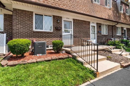 37110 S Aragona Dr, Clinton Twp, MI, 48036-2008 | Card Image