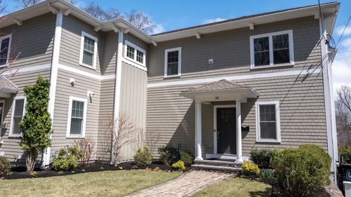 30-30 Circuit Ave, Newton, MA, 02461-1603 | Card Image