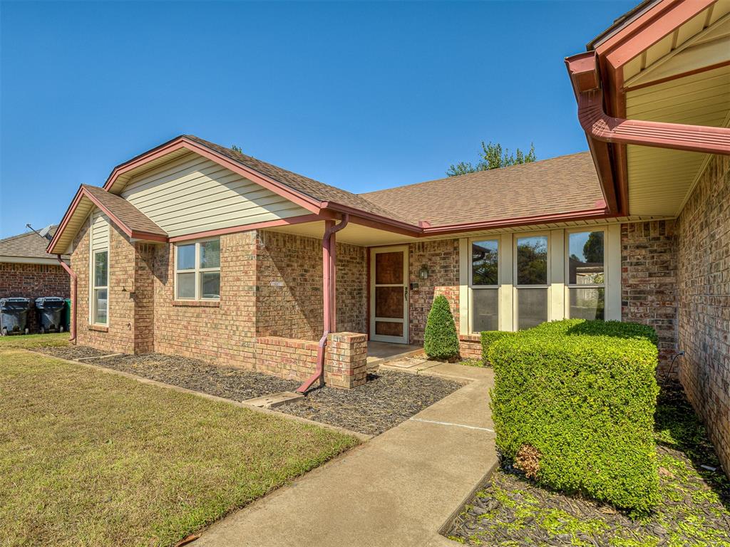 Leicester Dr, Yukon, OK 73099