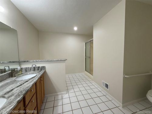 12372 Saint Andrews Way, Fenton, MI, 48430-8819 | Card Image