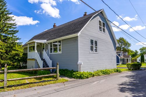 2 Landor Ln, Cohoes, NY, 12047-1006 | Card Image