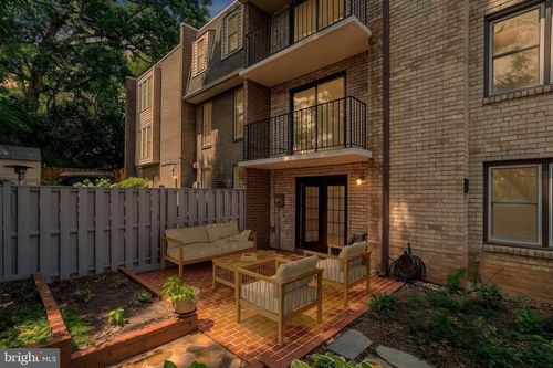 2130 Military Rd, Arlington, VA, 22207-3925 | Card Image