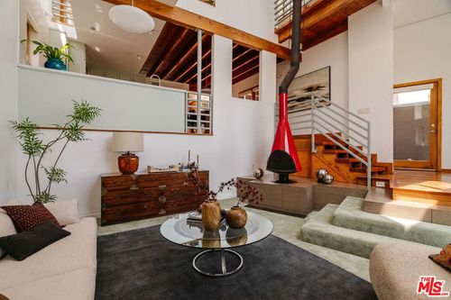 2734 Hollyridge Dr, LOS ANGELES, CA, 90068-3039 | Card Image