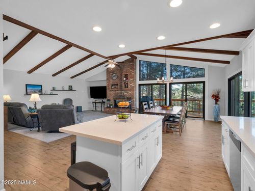 2201 N Fox Hill Rd, Flagstaff, AZ, 86004-7256 | Card Image