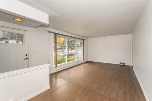 1205 W Arrowhead Rd, Duluth, MN, 55811-2215 | Card Image