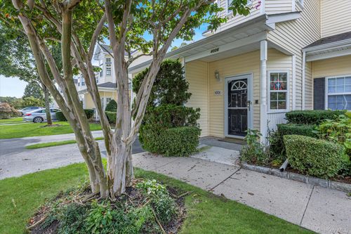 4006 Saint Andrews Ave, Riverhead, NY, 11901-1949 | Card Image