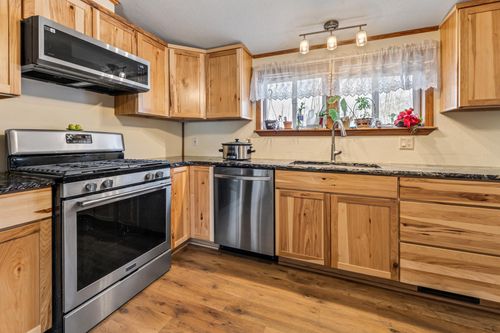 852 15th St, CLAYTON, WI, 54004-3355 | Card Image