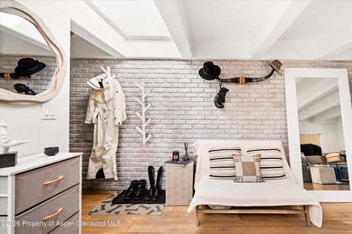 11-901 E Hyman Ave, Aspen, CO, 81611-2033 | Card Image