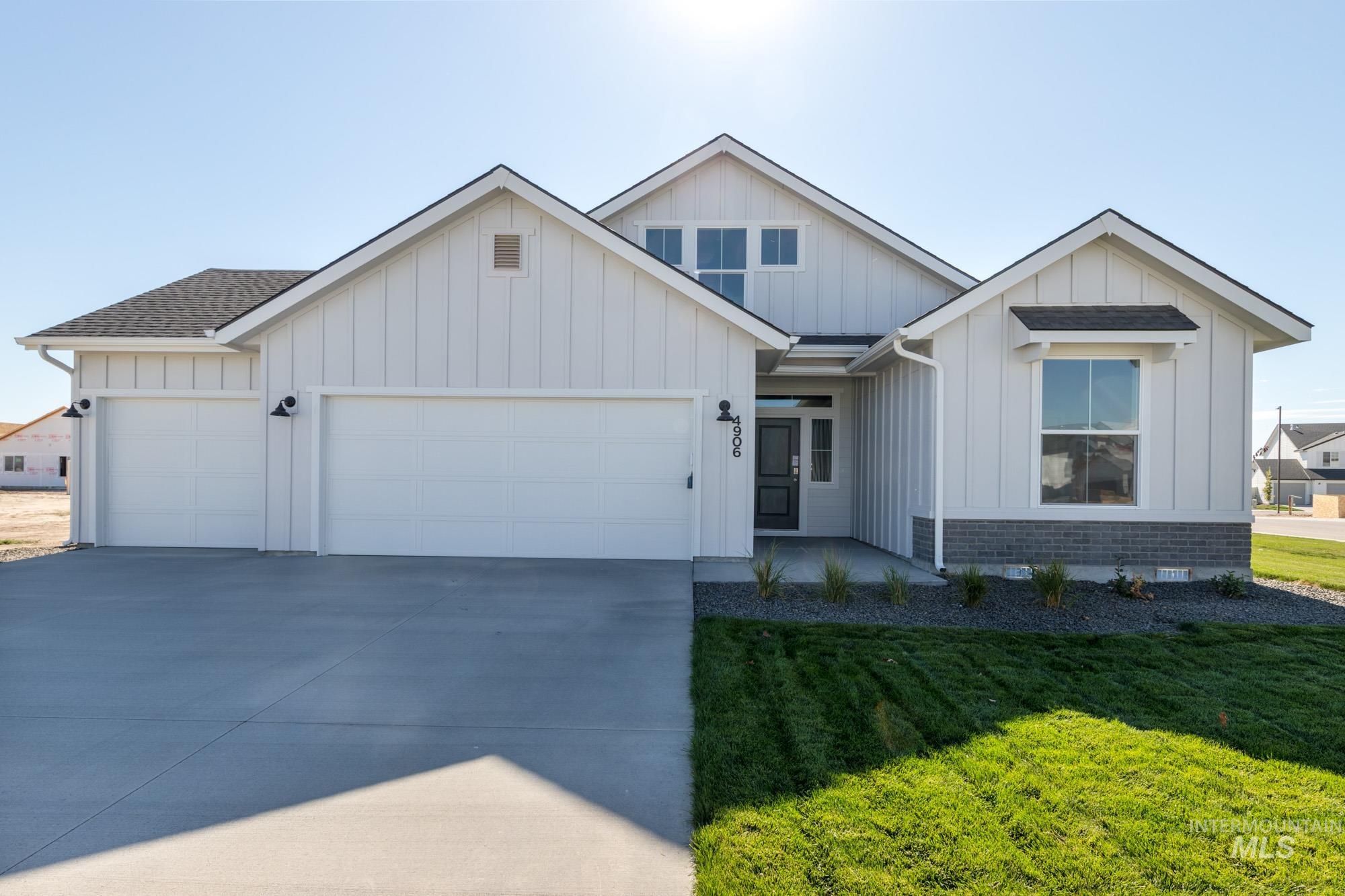 Blue Silver St, Caldwell, ID 83605