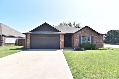 11991 S 269th East Avenue, House other with 3 bedrooms, 2 bathrooms and null parking in Coweta OK | Image 1