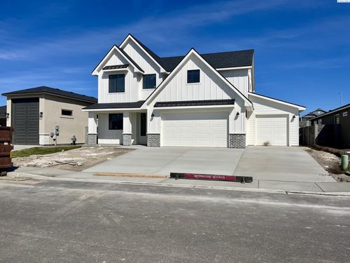 686 Lazio Way, Richland, WA, 99352-4907 | Card Image