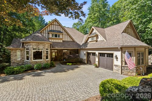 132 Pinnacle Peak Ln, Flat Rock, NC, 28731-8559 | Card Image