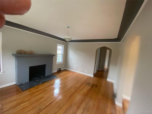 15227 Linnhurst St, Detroit, MI, 48205-3058 | Card Image