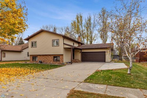 1602 37th Avenue S, Fargo, ND, 58104 | Card Image