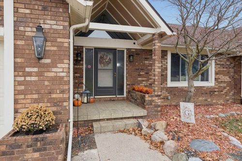 8474 Wesley Dr, Flushing, MI, 48433-1165 | Card Image