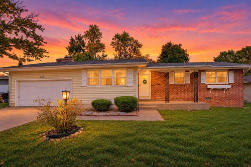 2211 E Mirabeau St, Springfield, MO, 65804-3828 | Card Image
