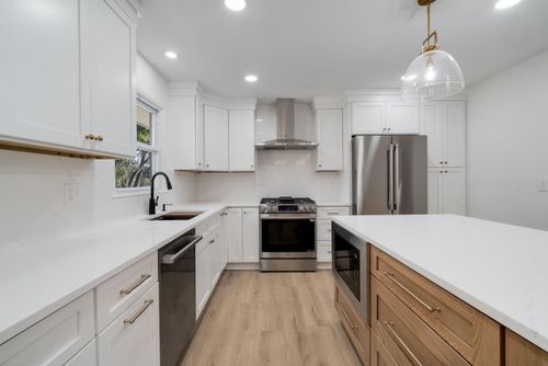 21740 W Lochinvar Ln, New Berlin, WI, 53146-4720 | Card Image