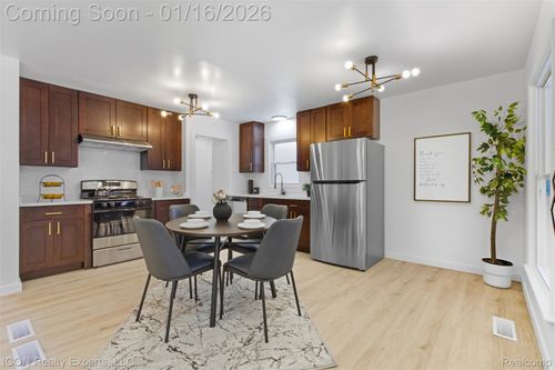 901 Argyle Ave, Pontiac, MI, 48341-2301 | Card Image