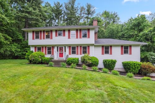 32 Berkeley St, Pelham, NH, 03076-5201 | Card Image