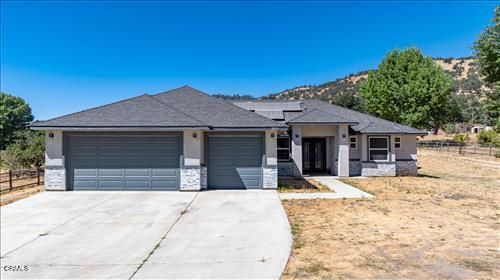 28551 Bear Valley Rd, Tehachapi, CA, 93561-7426 | Card Image