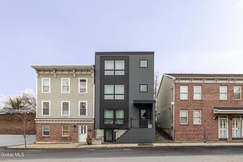 352 Columbia Street, Hudson, NY, 12534 | Card Image