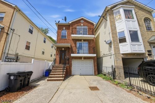 20 Wakeman Ave, Newark, NJ, 07104-2804 | Card Image