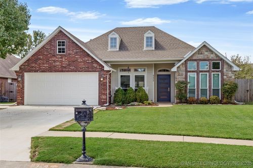 8824 N 144th East Ave, Owasso, OK, 74055-2667 | Card Image