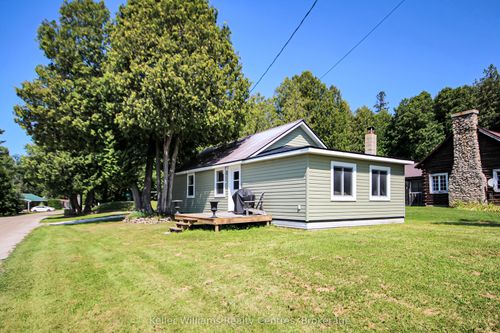 4 Woodstock Ave, Stokes Bay, ON, N0H2M0 | Card Image