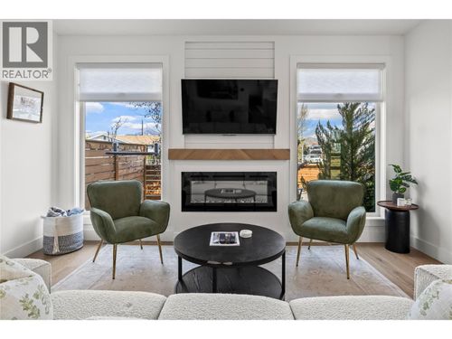 2-887 Morrison Ave, Kelowna, BC, V1Y5E6 | Card Image
