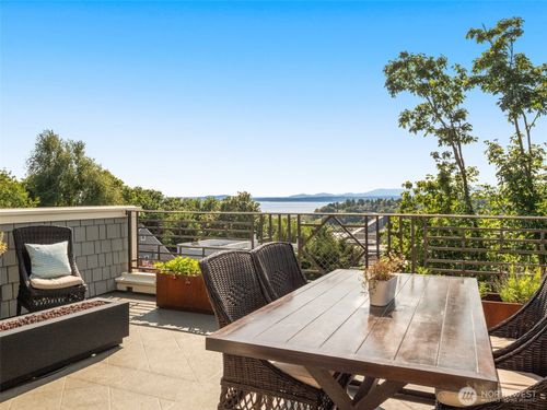 1818 12th Ave W, Seattle, WA, 98119-2908 | Card Image