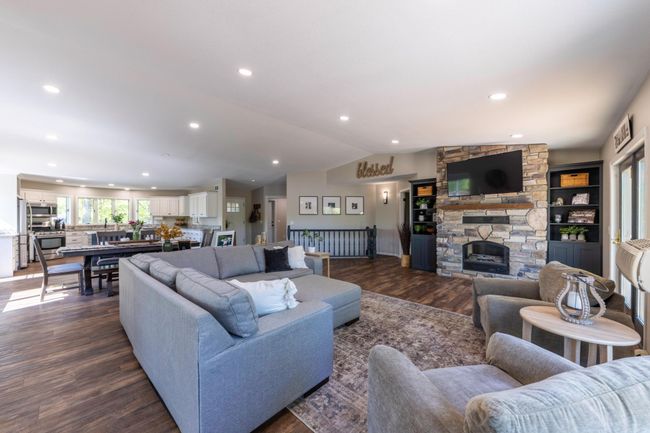 Living Room | Image 15