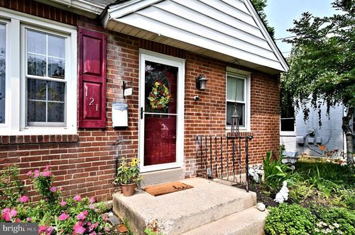 121 Shaffer Rd, KING OF PRUSSIA, PA, 19406-3041 | Card Image
