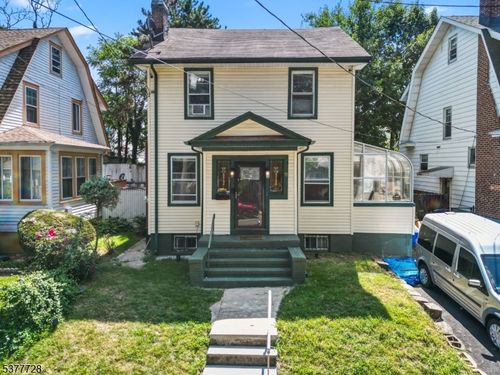 42 Richelieu Pl, Newark, NJ, 07106-2411 | Card Image