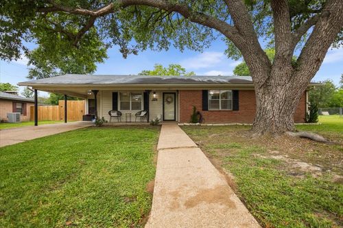 2304 Kaynell Dr, Henderson, TX, 75654-4718 | Card Image