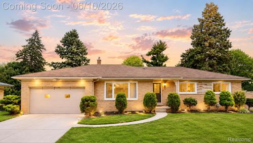 37542 Andrew Dr, Sterling Heights, MI, 48312-1818 | Card Image