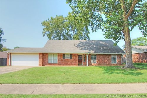 2408 Chapel Hill Ct, Bartlesville, OK, 74006-7532 | Card Image