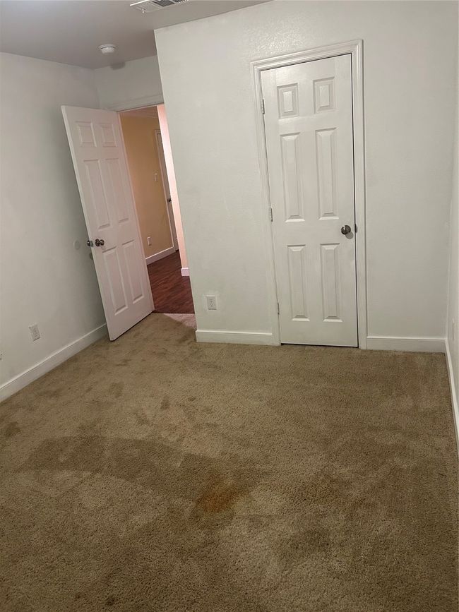 Unfurnished room with carpet and baseboards | Image 15