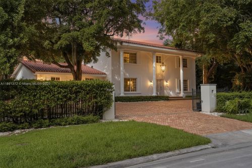 575 Bay Point Rd, Miami, FL, 33137-3303 | Card Image