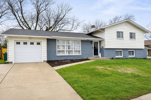 6418 Bradley Dr, Woodridge, IL, 60517-1233 | Card Image