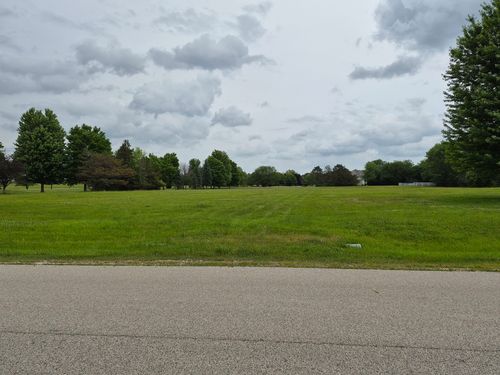 37133 Fox Hill Dr, Wadsworth, IL, 60083-9583 | Card Image