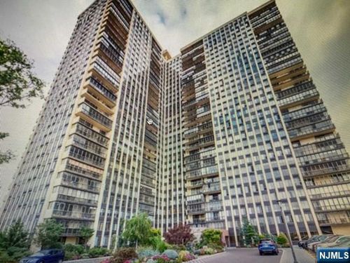 300 Winston Dr, Cliffside Park, NJ, 07010-3236 | Card Image